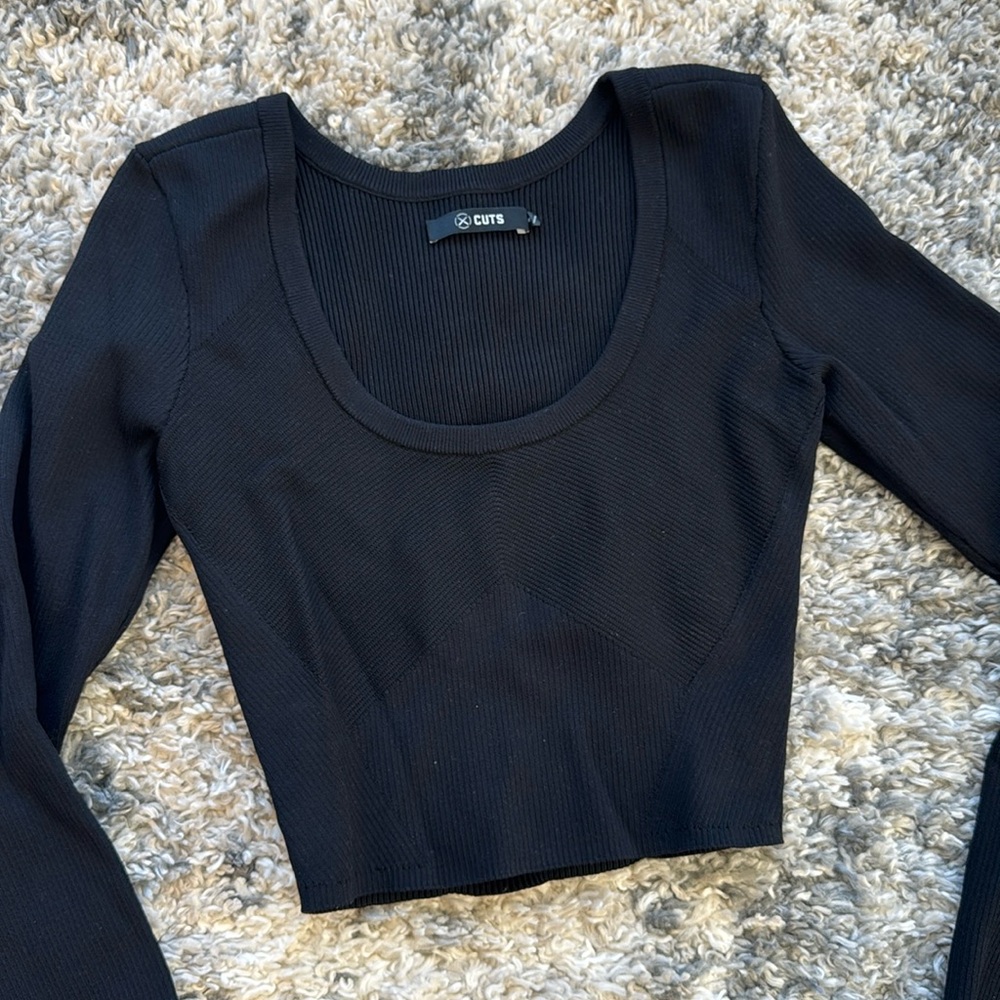CUTS women’s long sleeve top - medium